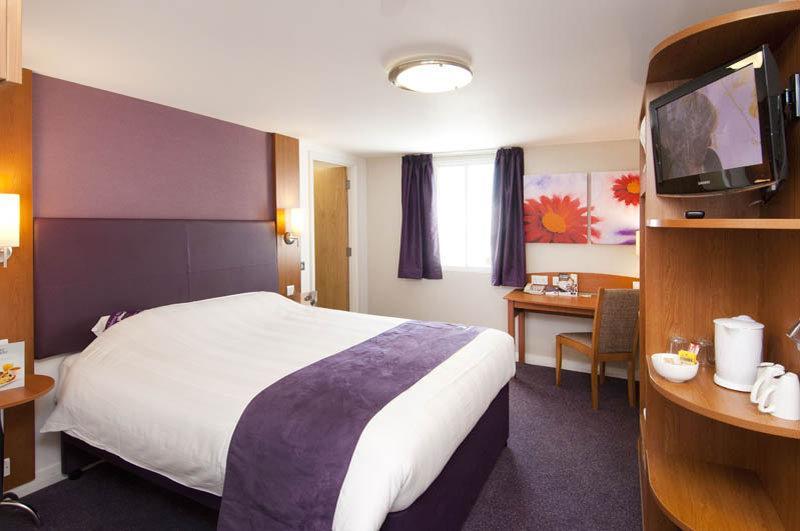 Premier Inn London Енфілд Екстер'єр фото