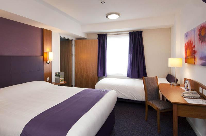 Premier Inn London Енфілд Екстер'єр фото